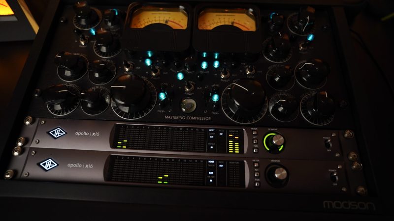 Doctor Mix Studio B, Universal Audio Apollo X16, Shadow Hills Mastering Compressor